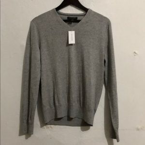 Banana Republic mens’ gray sweater V-neck size S